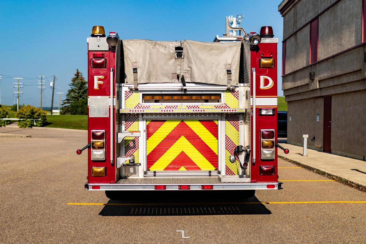 2006 Spartan Motors E1 Gladiator Pumper Firetruck Red Deer AB