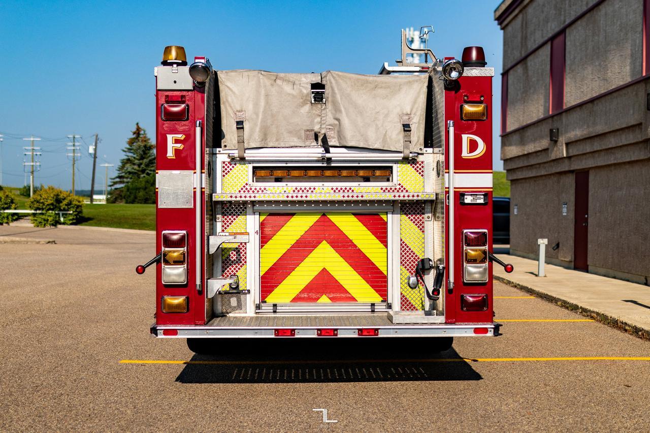 2006 Spartan Motors E1 Gladiator Pumper Firetruck Red Deer AB