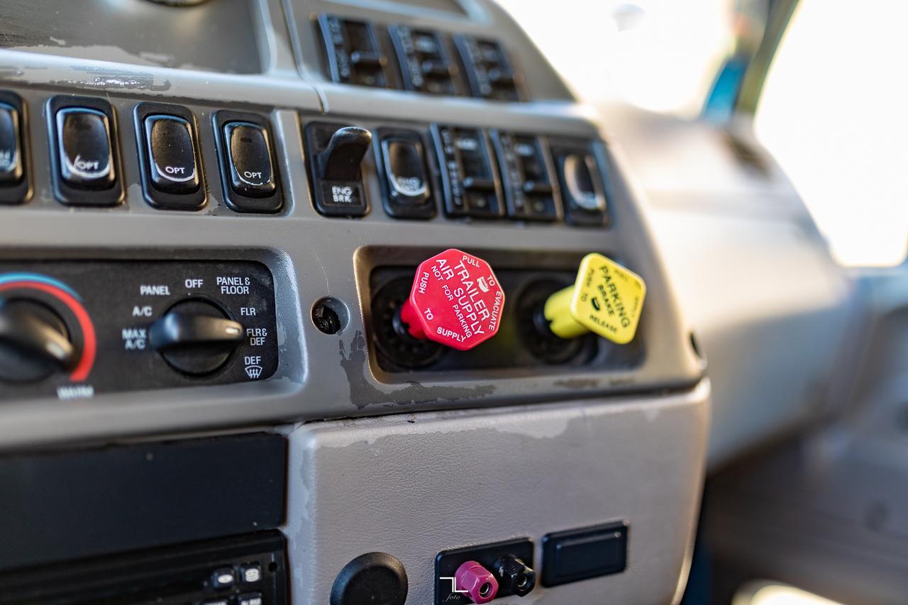 2006 Sterling LT 9500 Tractor Sleeper Heavy Spec Diesel Red Deer AB