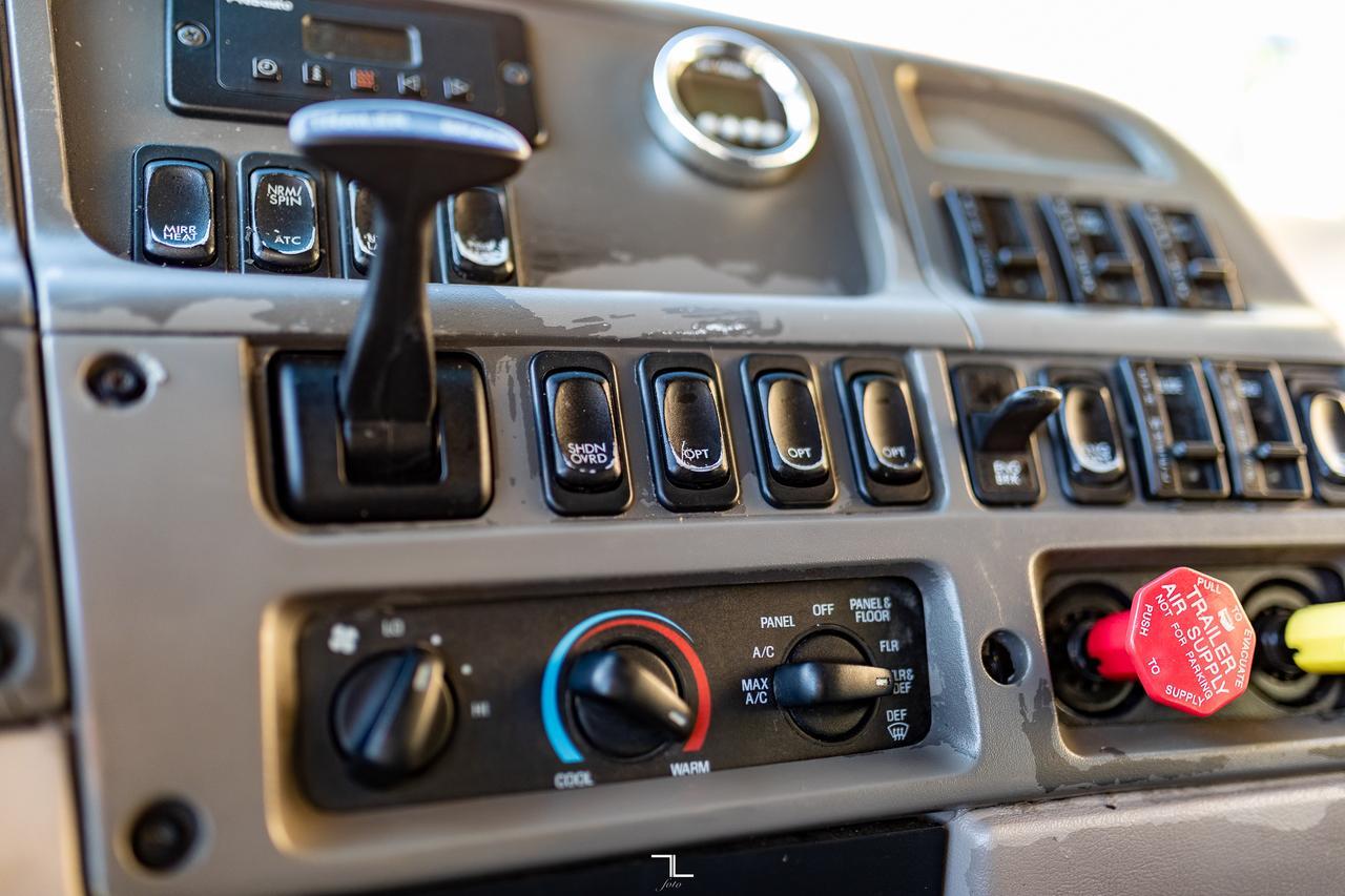 2006 Sterling LT 9500 Tractor Sleeper Heavy Spec Diesel Red Deer AB