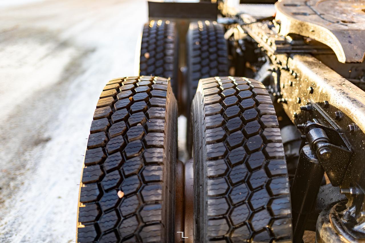 2006 Sterling LT 9500 Tractor Sleeper Heavy Spec Diesel Red Deer AB