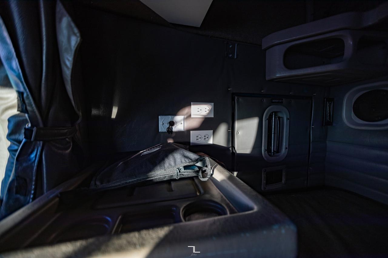 2006 Sterling LT 9500 Tractor Sleeper Heavy Spec Diesel Red Deer AB