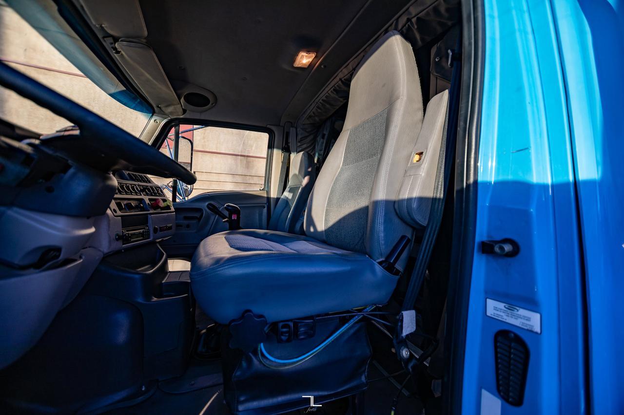 2006 Sterling LT 9500 Tractor Sleeper Heavy Spec Diesel Red Deer AB