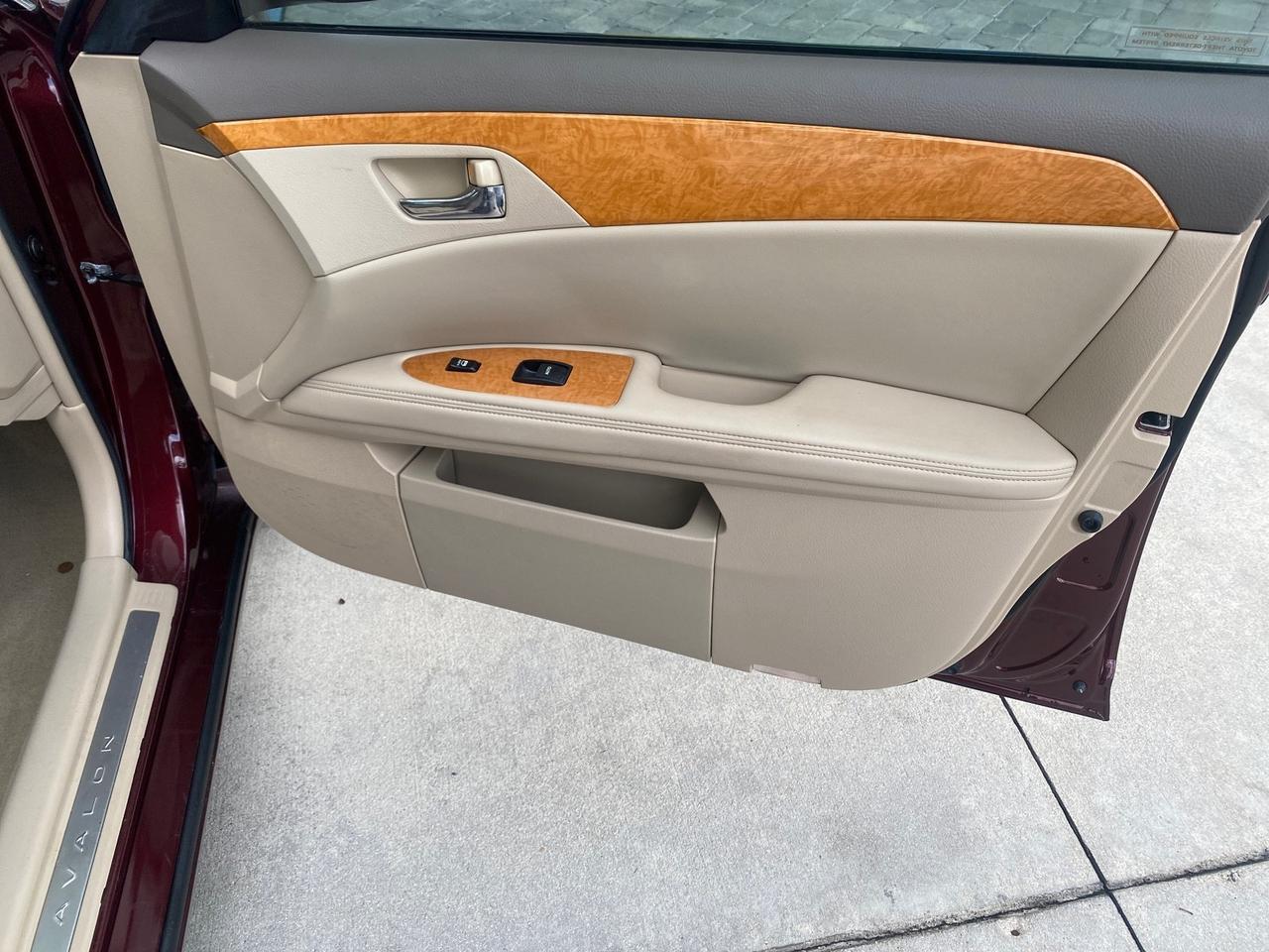 2006 Toyota Avalon XLS LOW MILES 49,416 NAV SUNROOF Pompano Beach FL