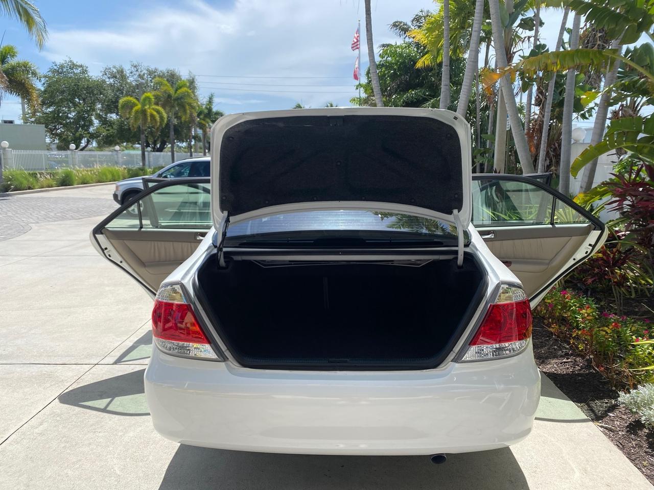 2006 Toyota Camry XLE V6 LOW MILES 65,439 Pompano Beach FL