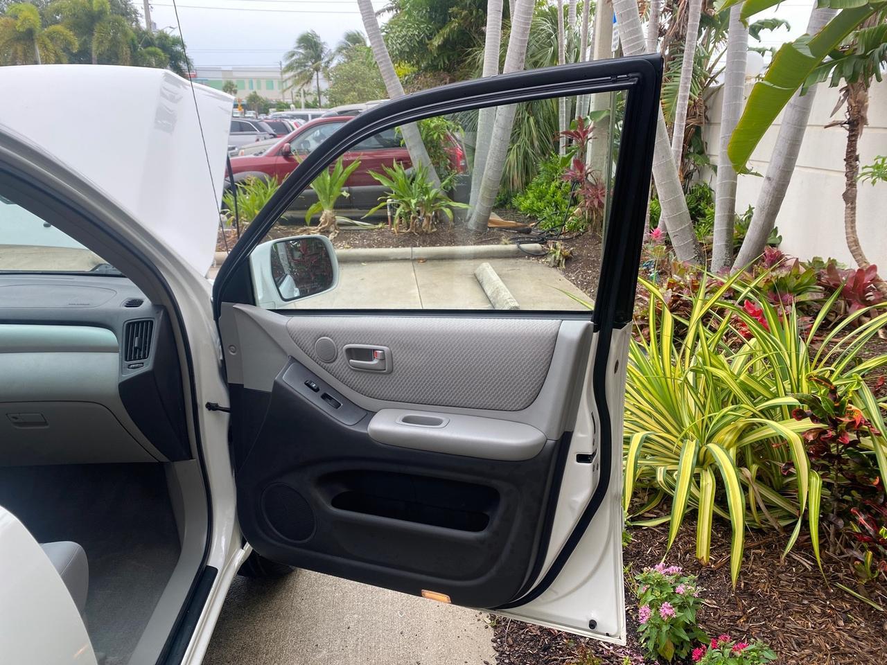 2006 Toyota Highlander 1 OWNER FL LOW MILES 49,290 SUV Pompano Beach FL