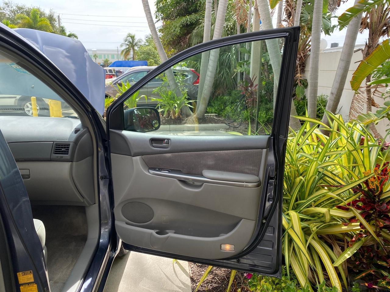 2006 Toyota Sienna CE VAN LOW MILES 57,411 Pompano Beach FL