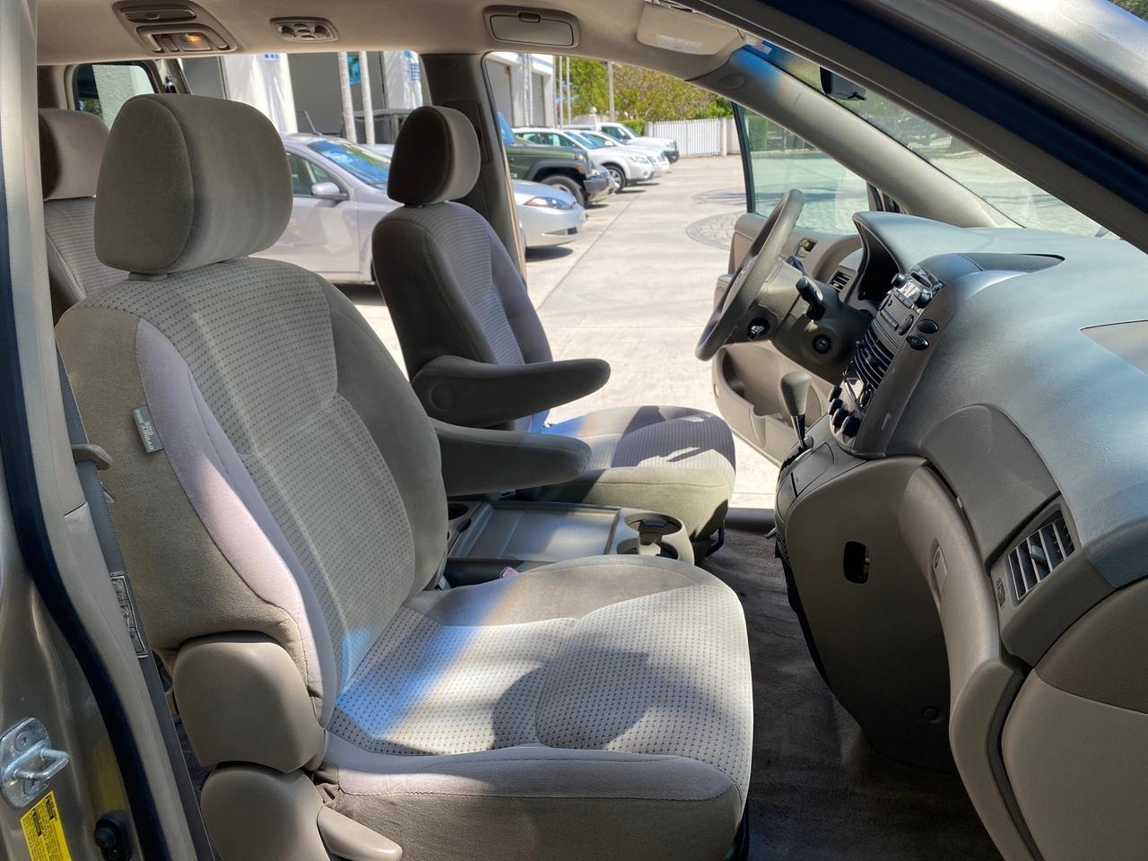 2006 Toyota Sienna VAN LE LOW MILES 78,653 Pompano Beach FL