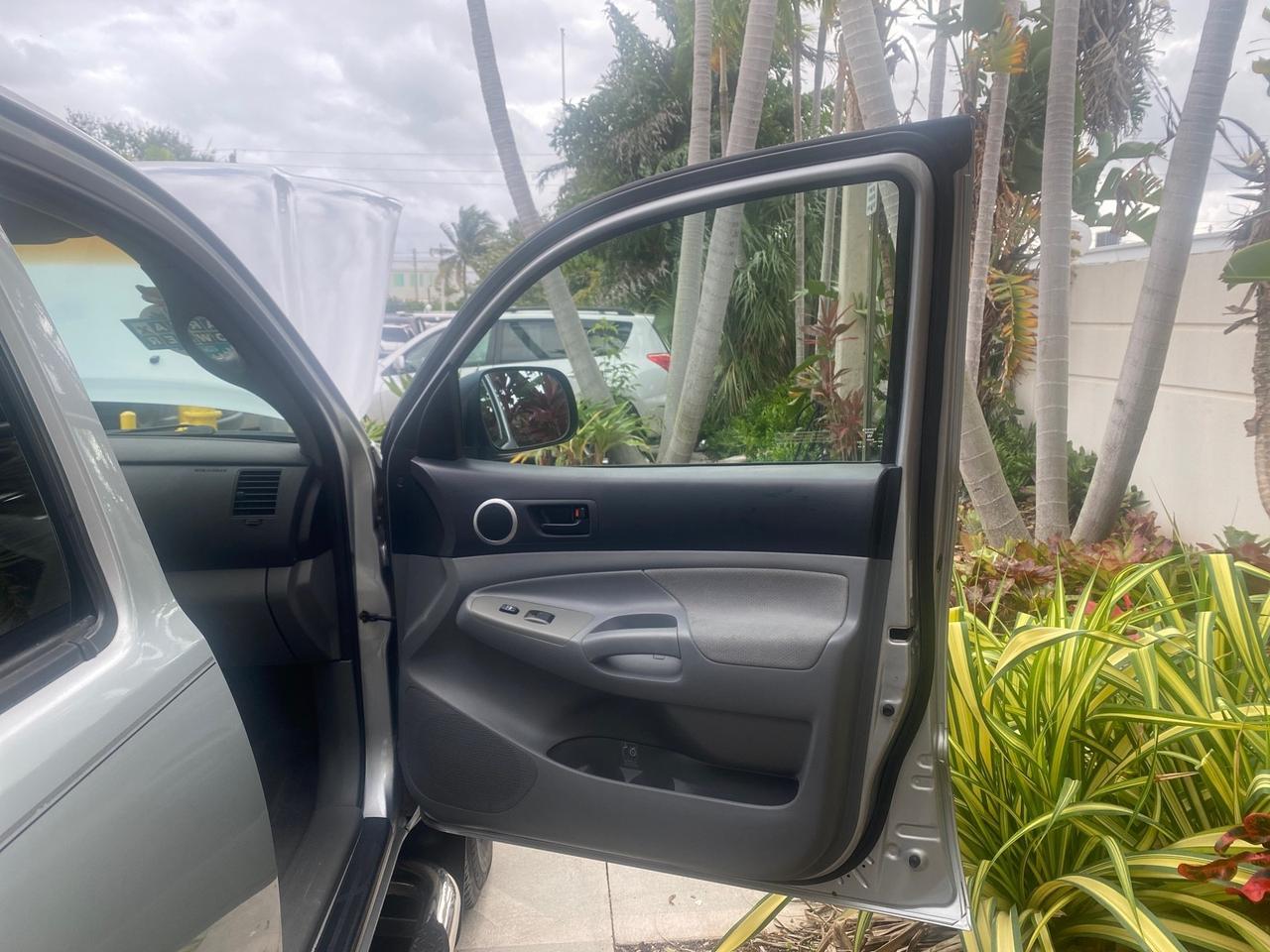 2006 Toyota Tacoma 1 OWNER 4WD CREW CAB Pompano Beach FL