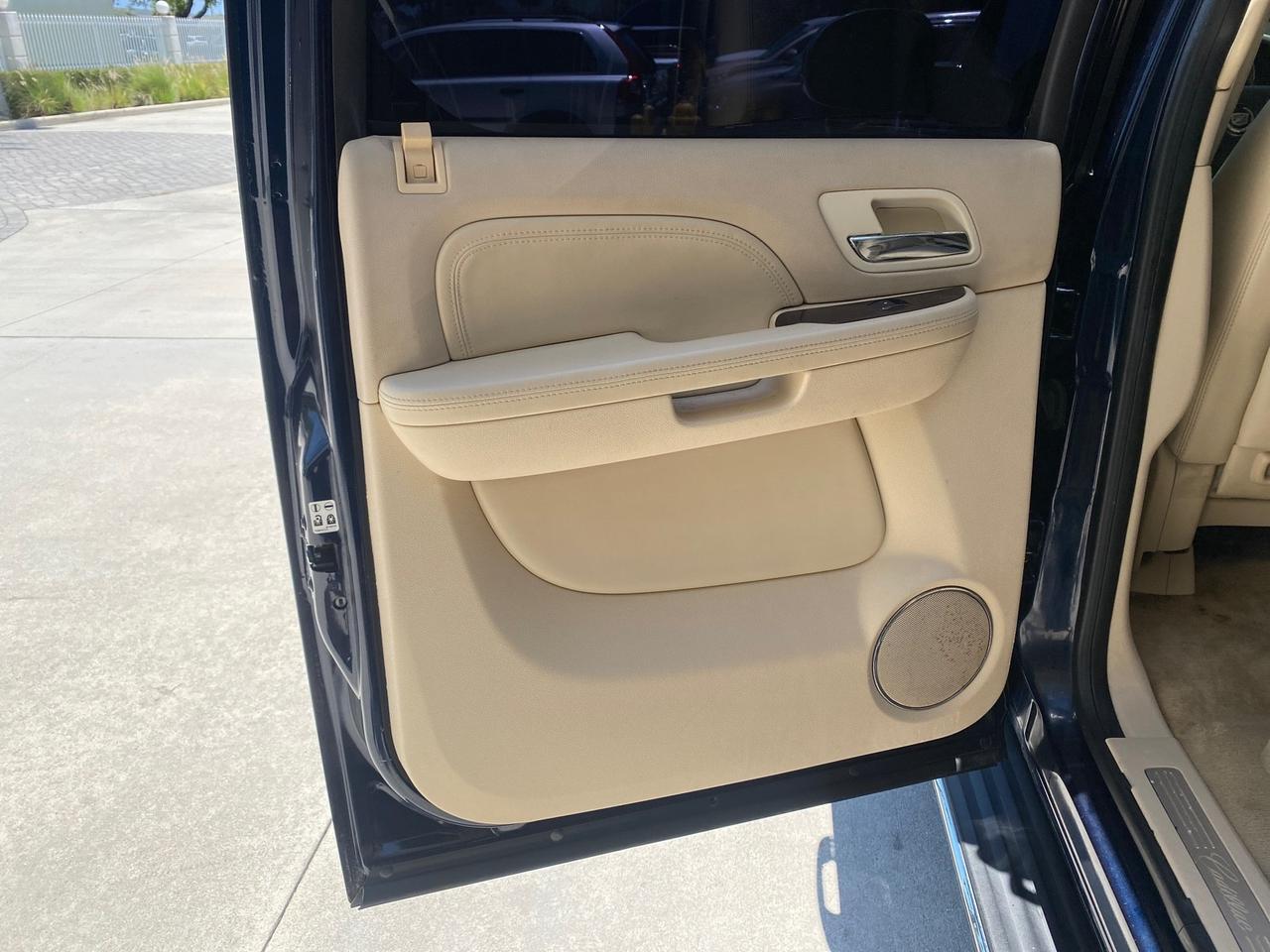2007 Cadillac Escalade ESV SUNROOF AWD LOW MILES 47,118 Pompano Beach FL