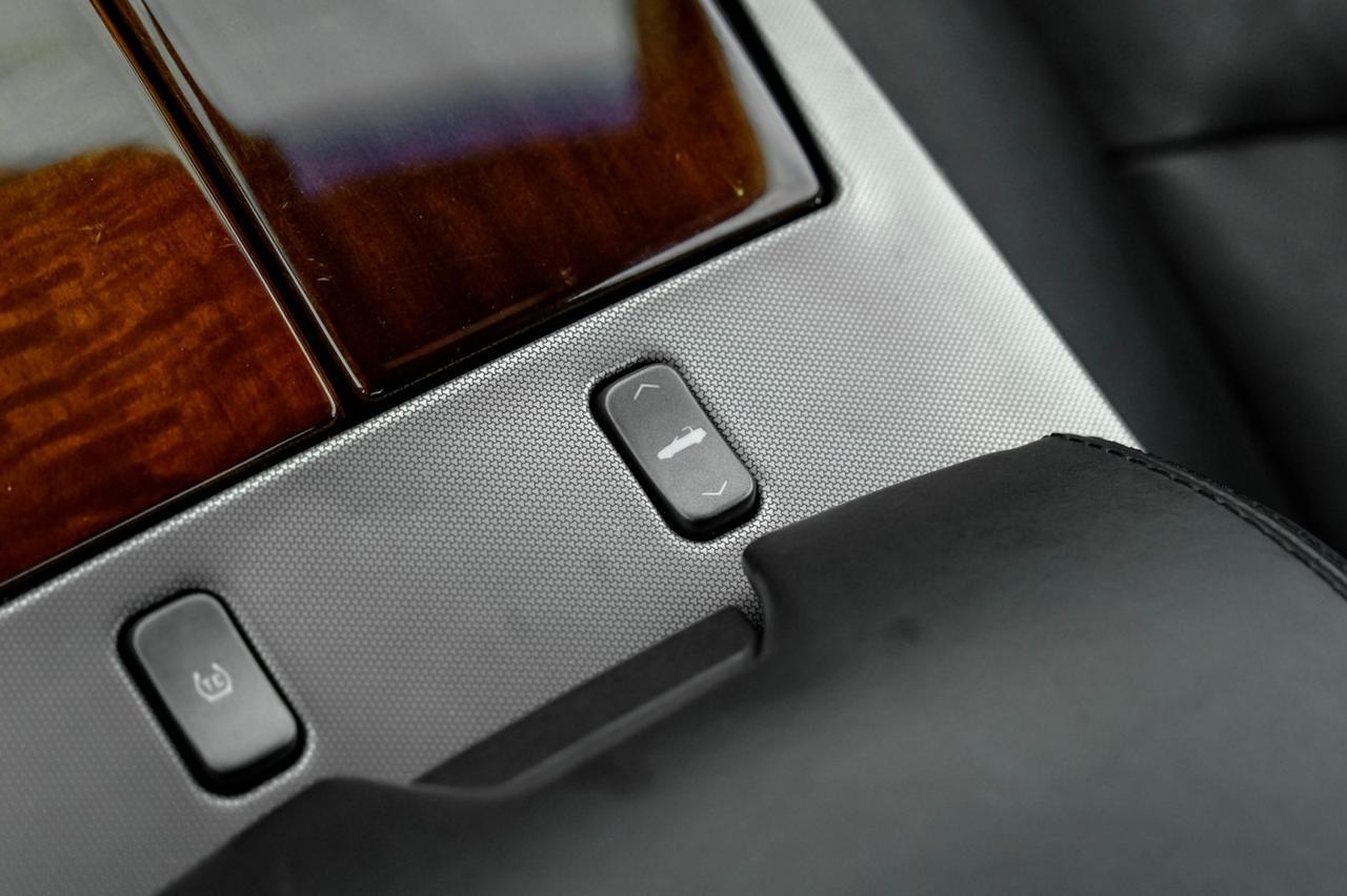 2007 Cadillac XLR HEADUP DISPLAY NAVIGATION LEATHER HEATED SEATS KEYLESS START REAR PARK SENSORS Carrollton TX