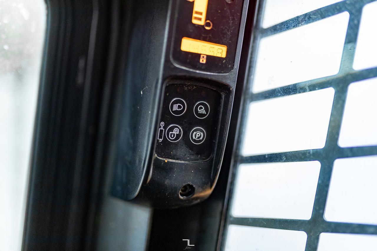 2007 Case 430 Skid Steer Loader Bucket Diesel Red Deer AB