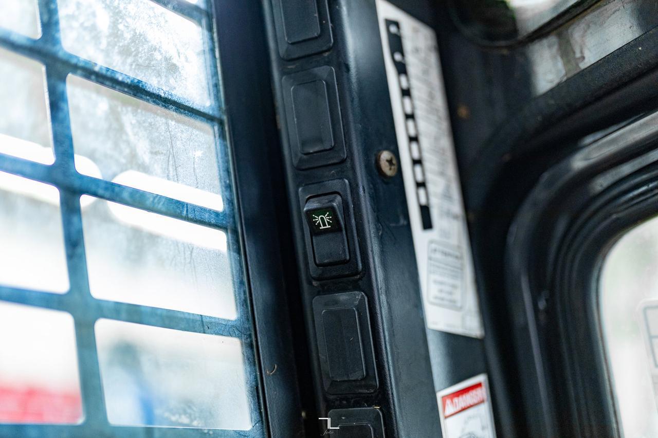 2007 Case 430 Skid Steer Loader Bucket Diesel Red Deer AB