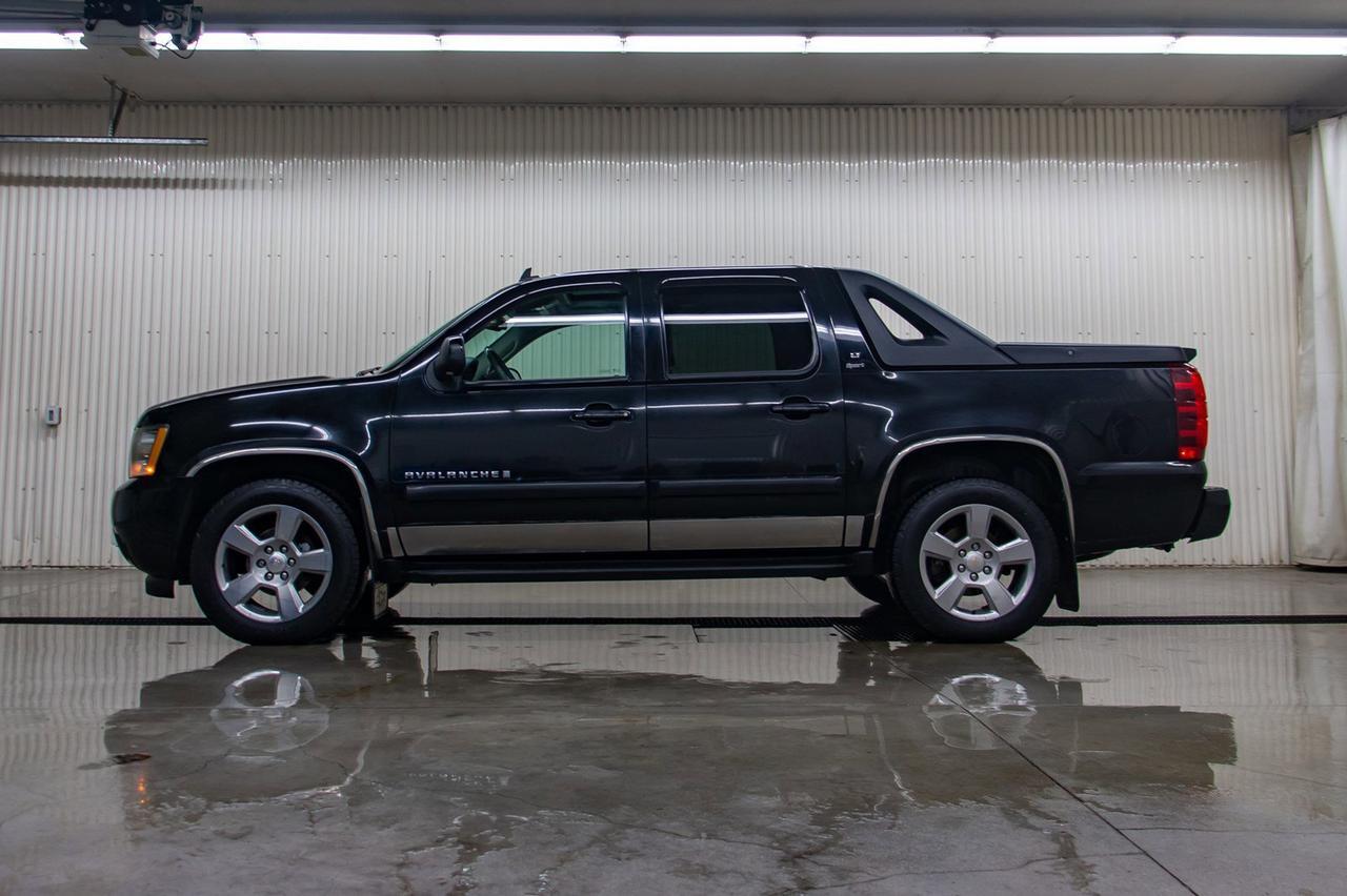 2007 Chevrolet Avalanche 4x4 LT Sport Leather Roof Red Deer AB