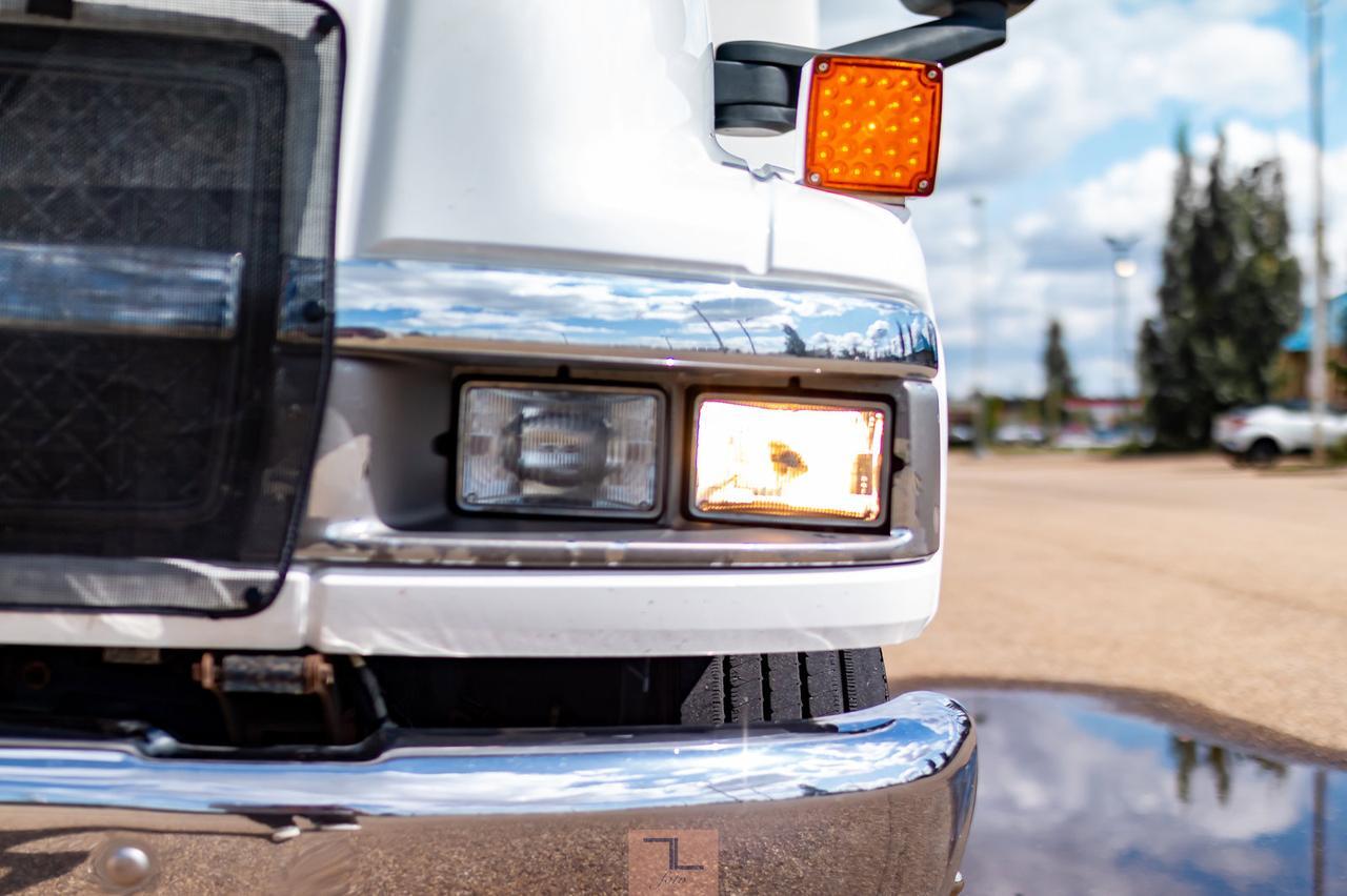 2007 Chevrolet CC5500 34 Passenger Bus Diesel TV Red Deer AB