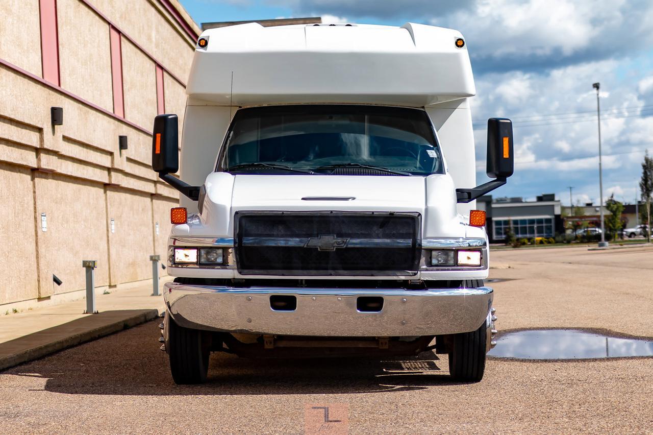 2007 Chevrolet CC5500 34 Passenger Bus Diesel TV Red Deer AB