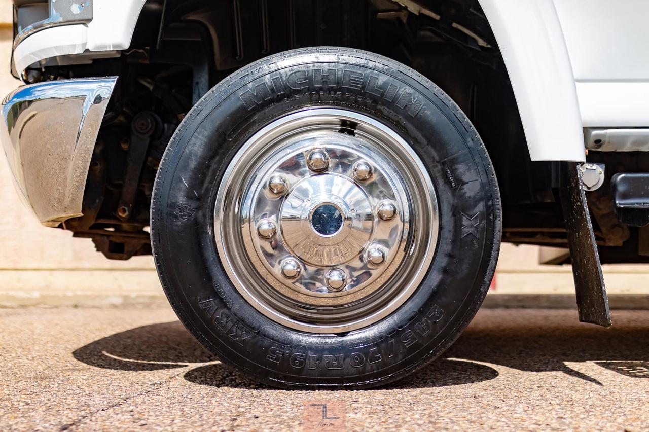 2007 Chevrolet CC5500 34 Passenger Bus Diesel TV Red Deer AB