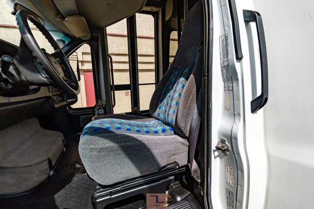 2007 Chevrolet CC5500 34 Passenger Bus Diesel TV Red Deer AB