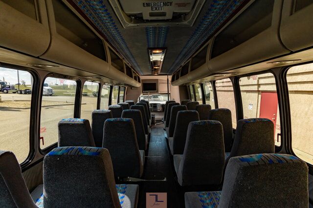 2007 Chevrolet CC5500 34 Passenger Bus Diesel TV Red Deer AB