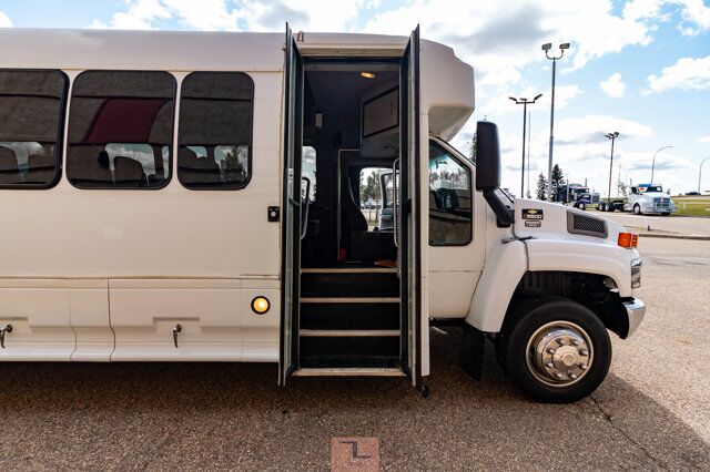 2007 Chevrolet CC5500 34 Passenger Bus Diesel TV Red Deer AB