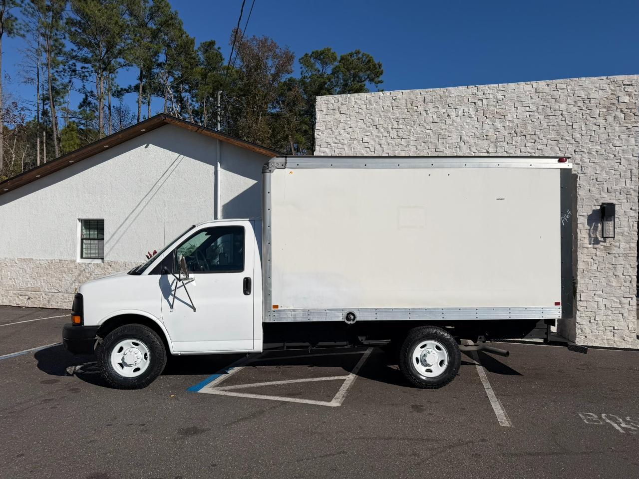 2007 Chevrolet Express Commercial Cutaway 139" WB C6Y SRW
