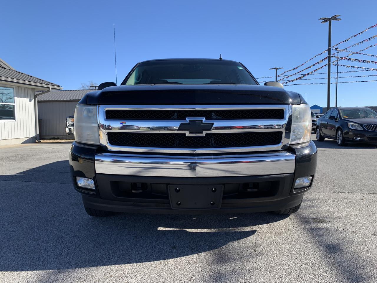 2007 Chevrolet Silverado 1500 LT photo 3