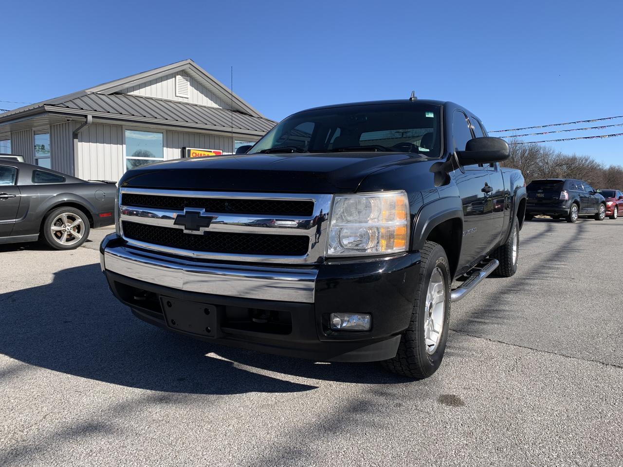 2007 Chevrolet Silverado 1500 Extended Cab LT Pickup 4D 6 1/2 ft