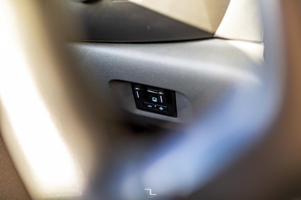 2007 Chevrolet Silverado 2500HD 4x4 Reg Cab WT Longbox Glass Holders Red Deer AB