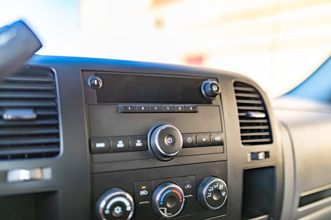 2007 Chevrolet Silverado 2500HD 4x4 Reg Cab WT Longbox Glass Holders Red Deer AB