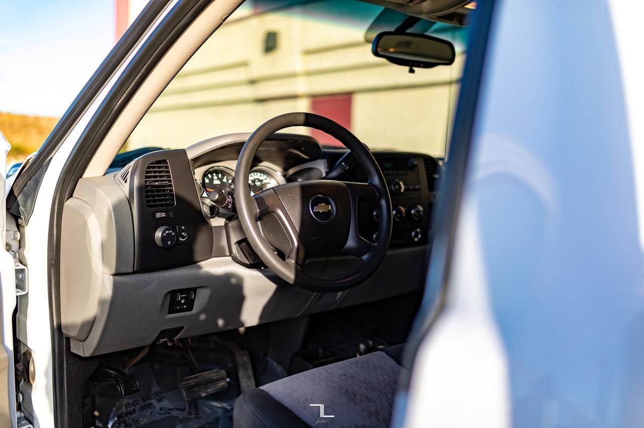 2007 Chevrolet Silverado 2500HD 4x4 Reg Cab WT Longbox Glass Holders Red Deer AB