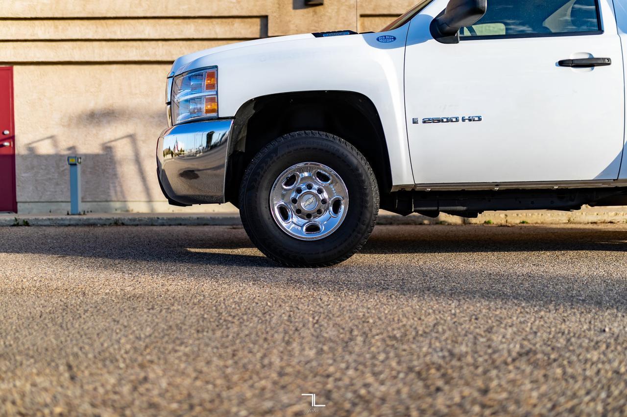 2007 Chevrolet Silverado 2500HD 4x4 Reg Cab WT Longbox Glass Holders Red Deer AB