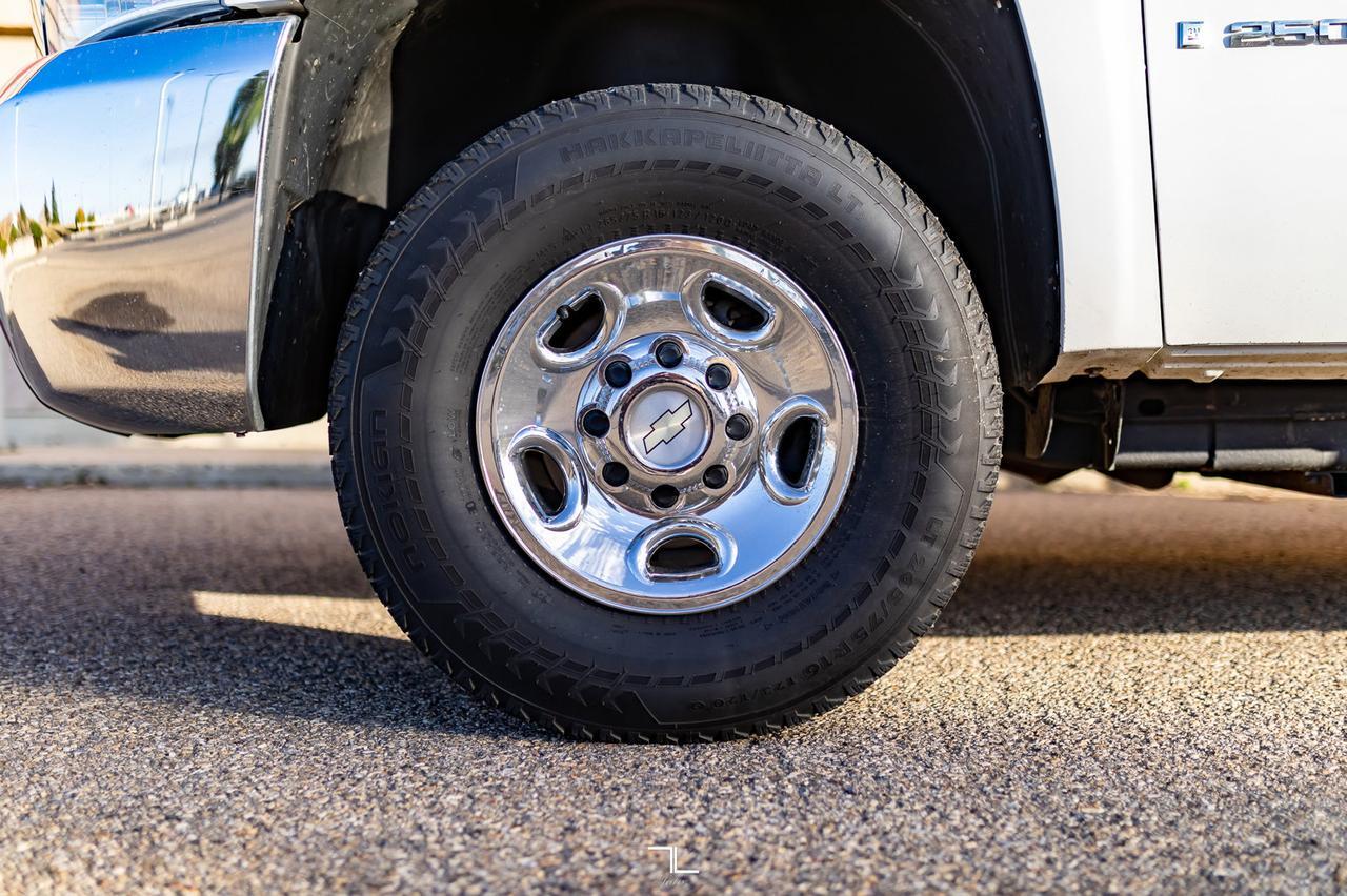 2007 Chevrolet Silverado 2500HD 4x4 Reg Cab WT Longbox Glass Holders Red Deer AB