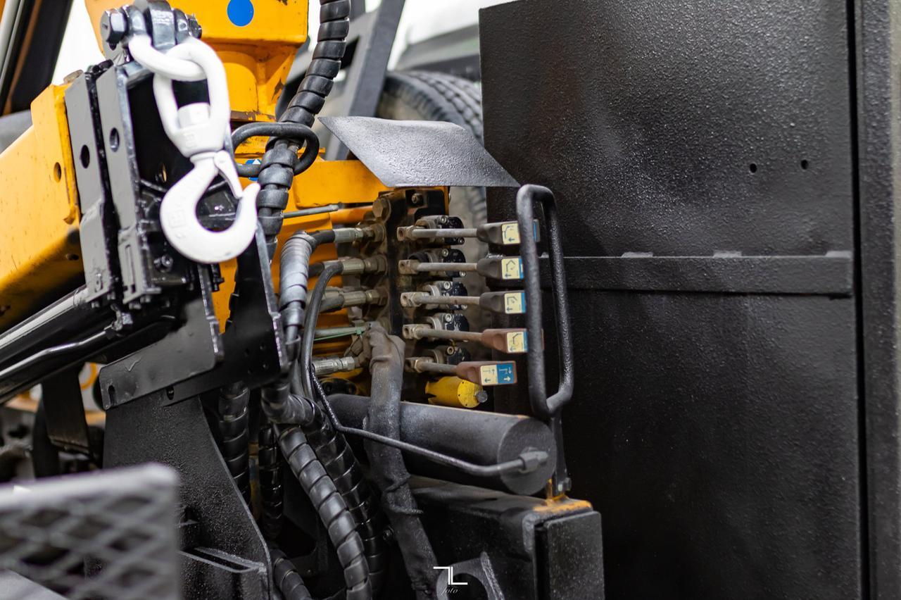 2007 Chevrolet Silverado 3500 4x4 Reg Cab LT Picker Deck Diesel Red Deer AB