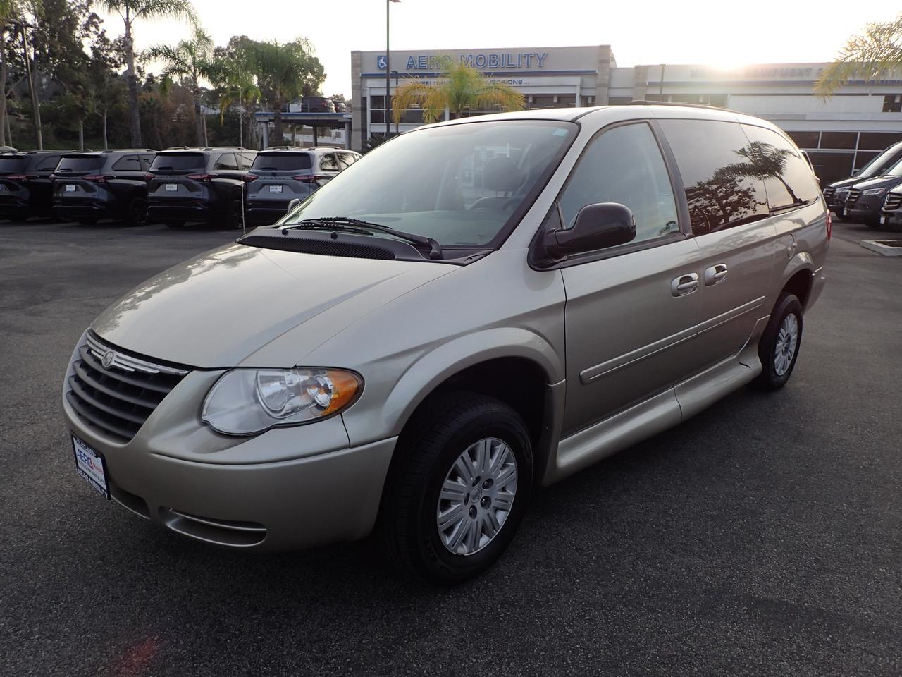2007 Chrysler Town & Country LX