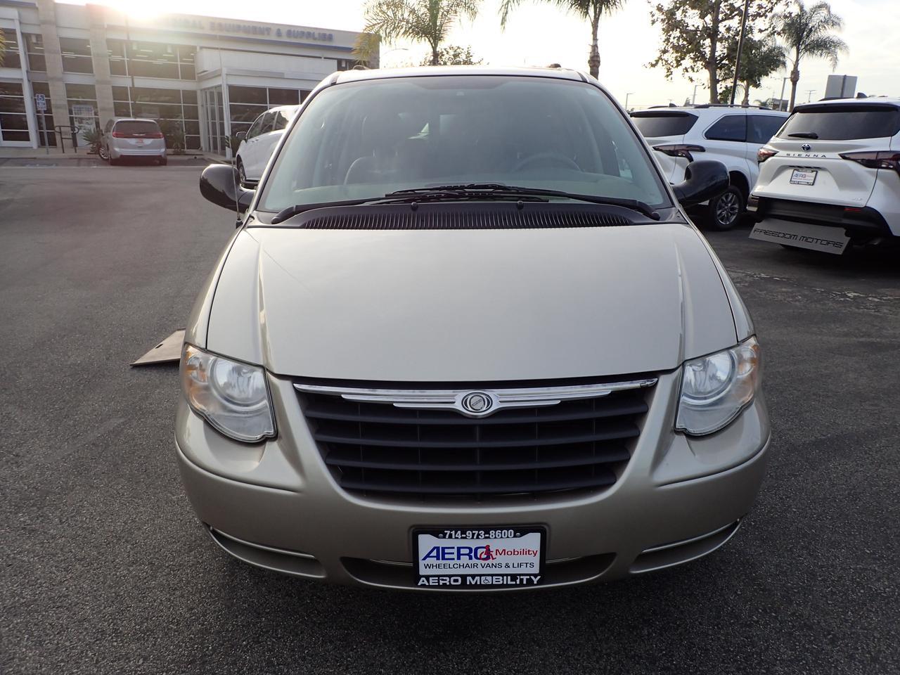 2007 Chrysler Town & Country LX
