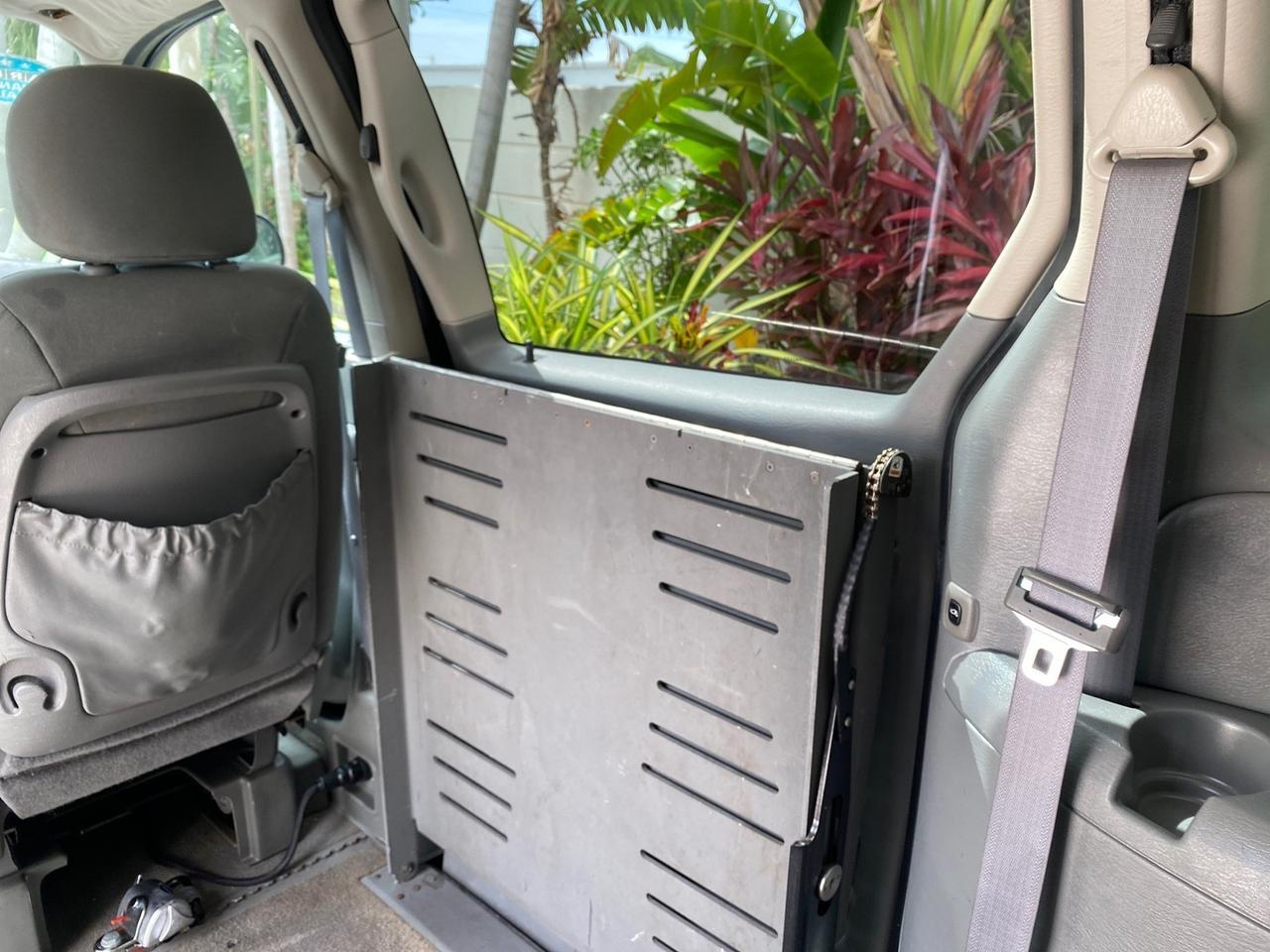2007 Dodge Grand Caravan SXT Braun Entervan Pompano Beach FL