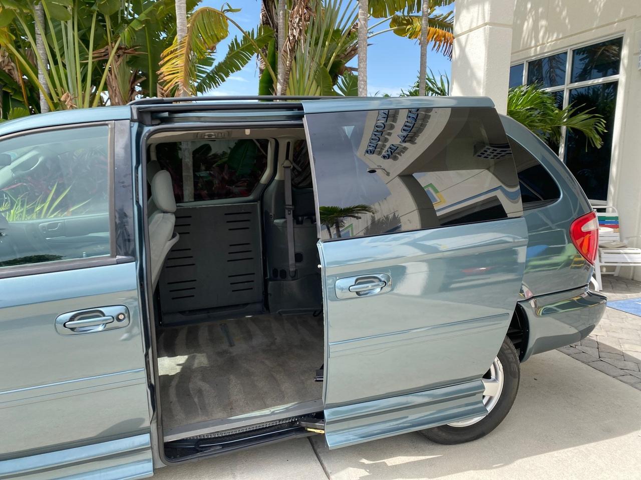 2007 Dodge Grand Caravan SXT Braun Entervan Pompano Beach FL