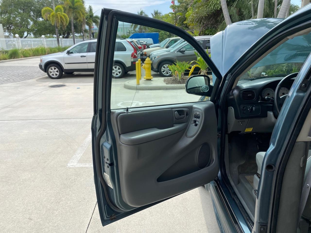 2007 Dodge Grand Caravan SXT Braun Entervan Pompano Beach FL