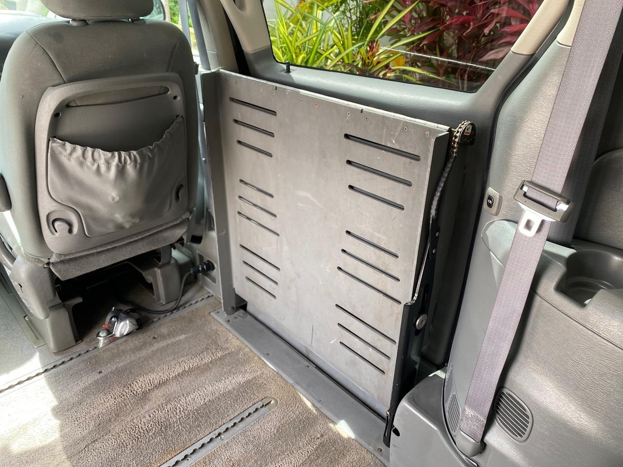 2007 Dodge Grand Caravan SXT Braun Entervan Pompano Beach FL