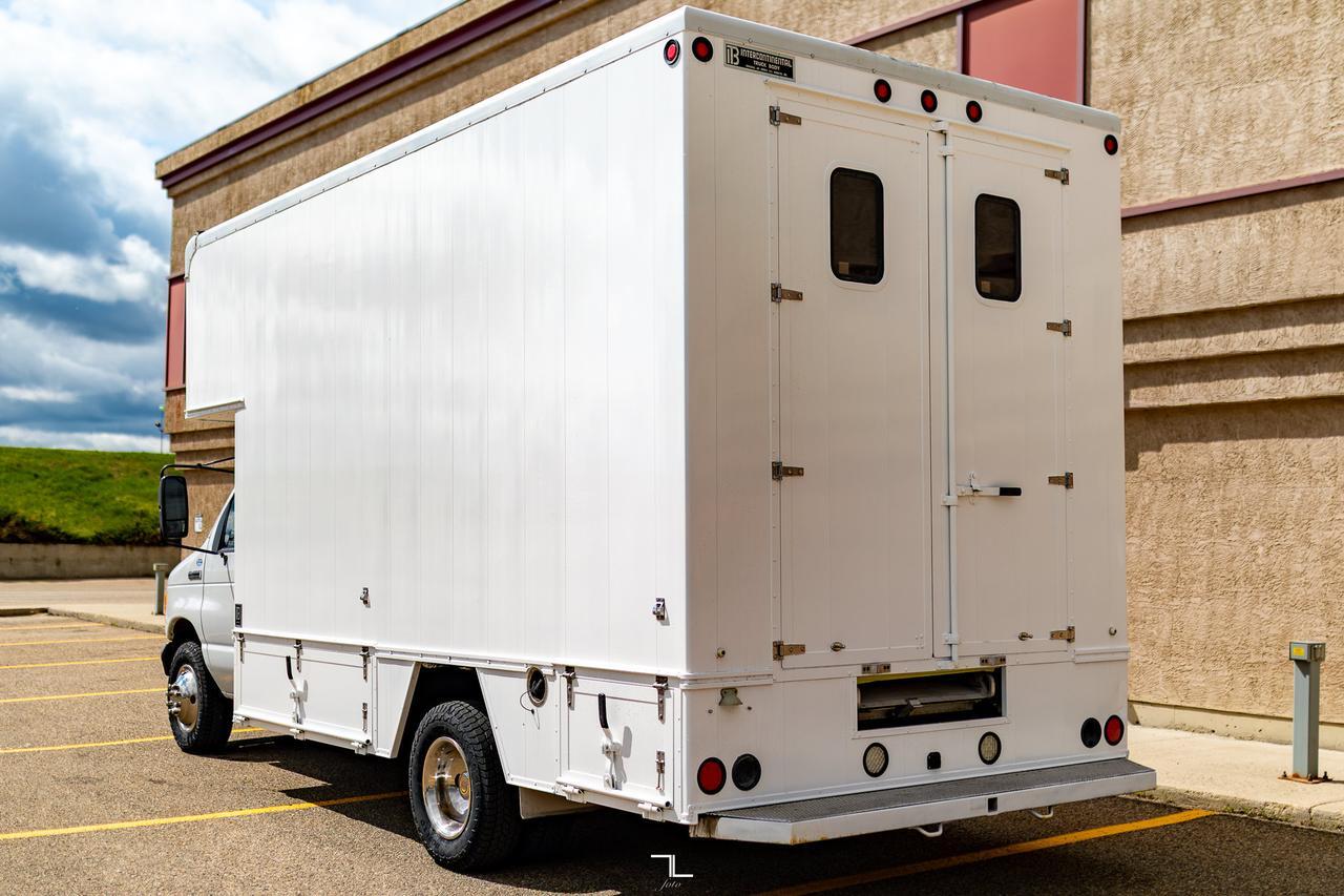 2007 Ford E-450 Cube Van Dually Red Deer AB