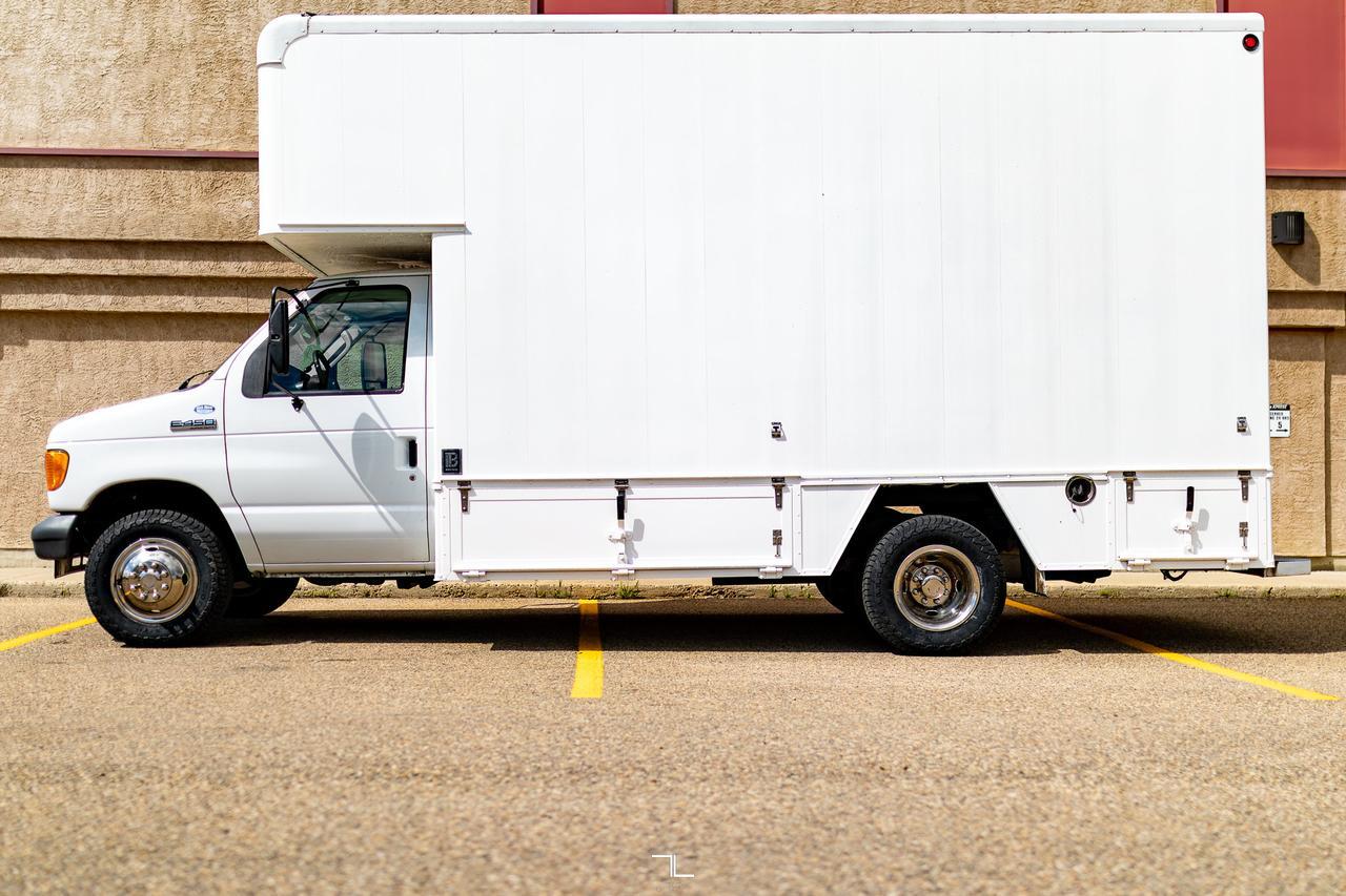 2007 Ford E-450 Cube Van Dually Red Deer AB