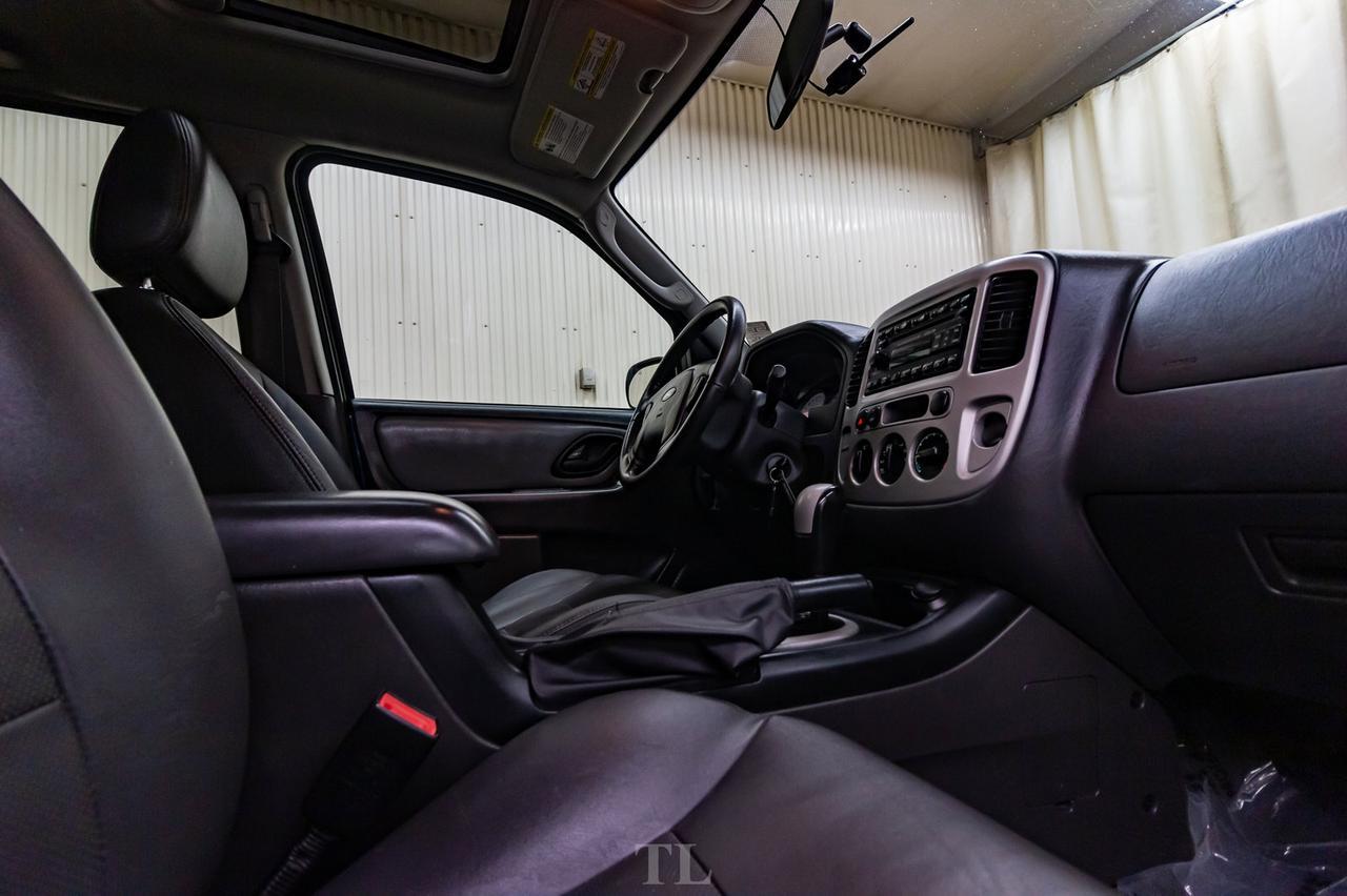 2007 Ford Escape AWD XLT Luxury Edition Leather Roof Red Deer AB