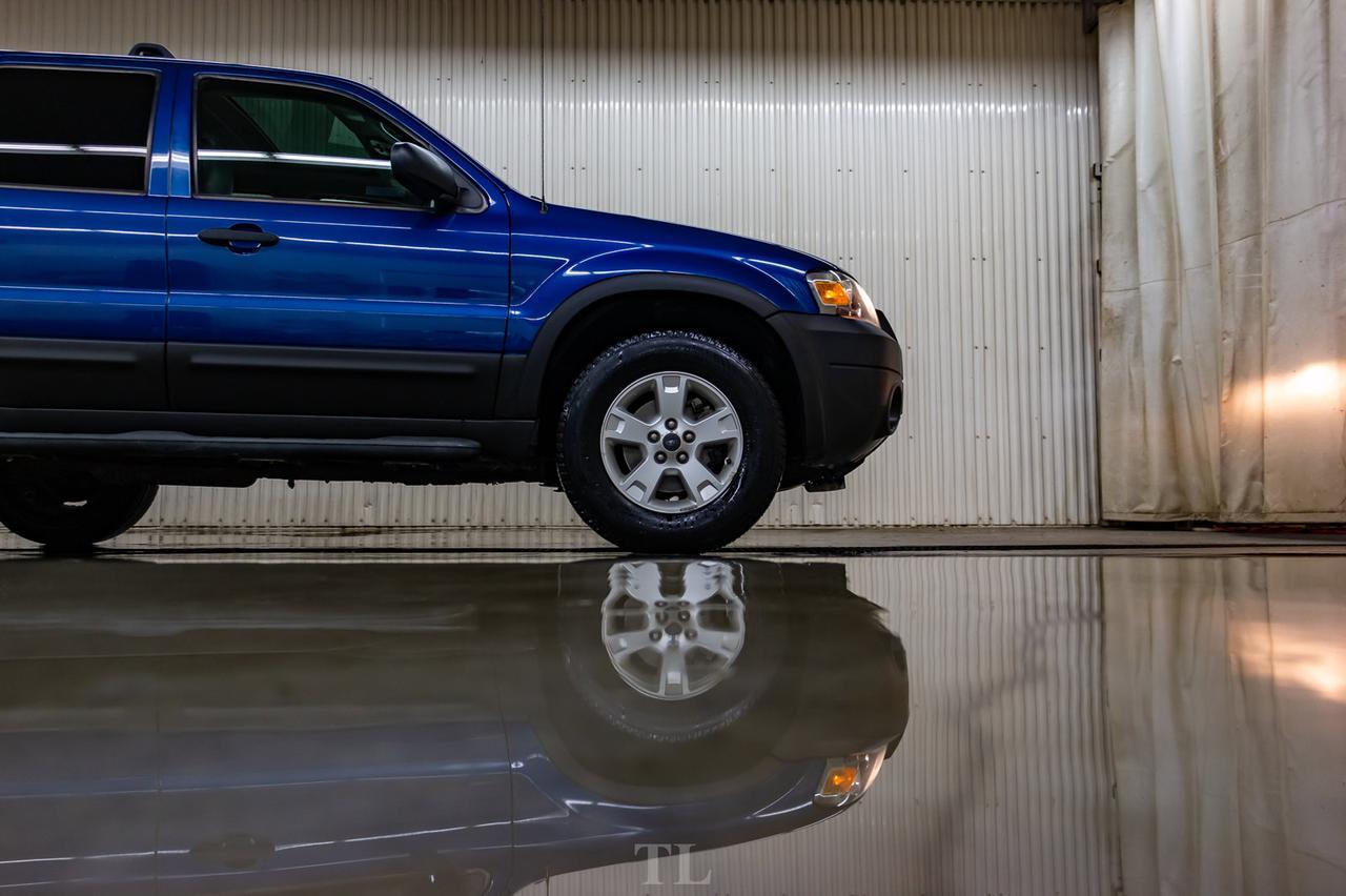 2007 Ford Escape AWD XLT Luxury Edition Leather Roof Red Deer AB