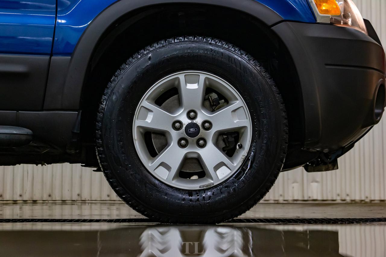 2007 Ford Escape AWD XLT Luxury Edition Leather Roof Red Deer AB