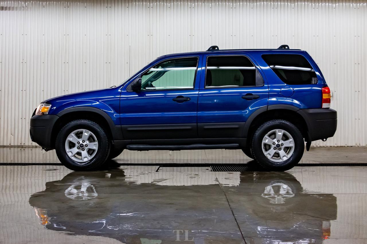 2007 Ford Escape AWD XLT Luxury Edition Leather Roof Red Deer AB