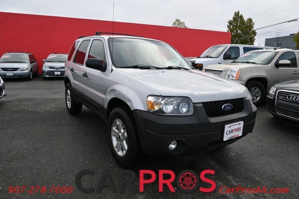 2007 Ford Escape XLT - 3.0L V6 - 4X4 - Power Windows & Locks - Fog Lights - Moonroof - Keyless Entry
