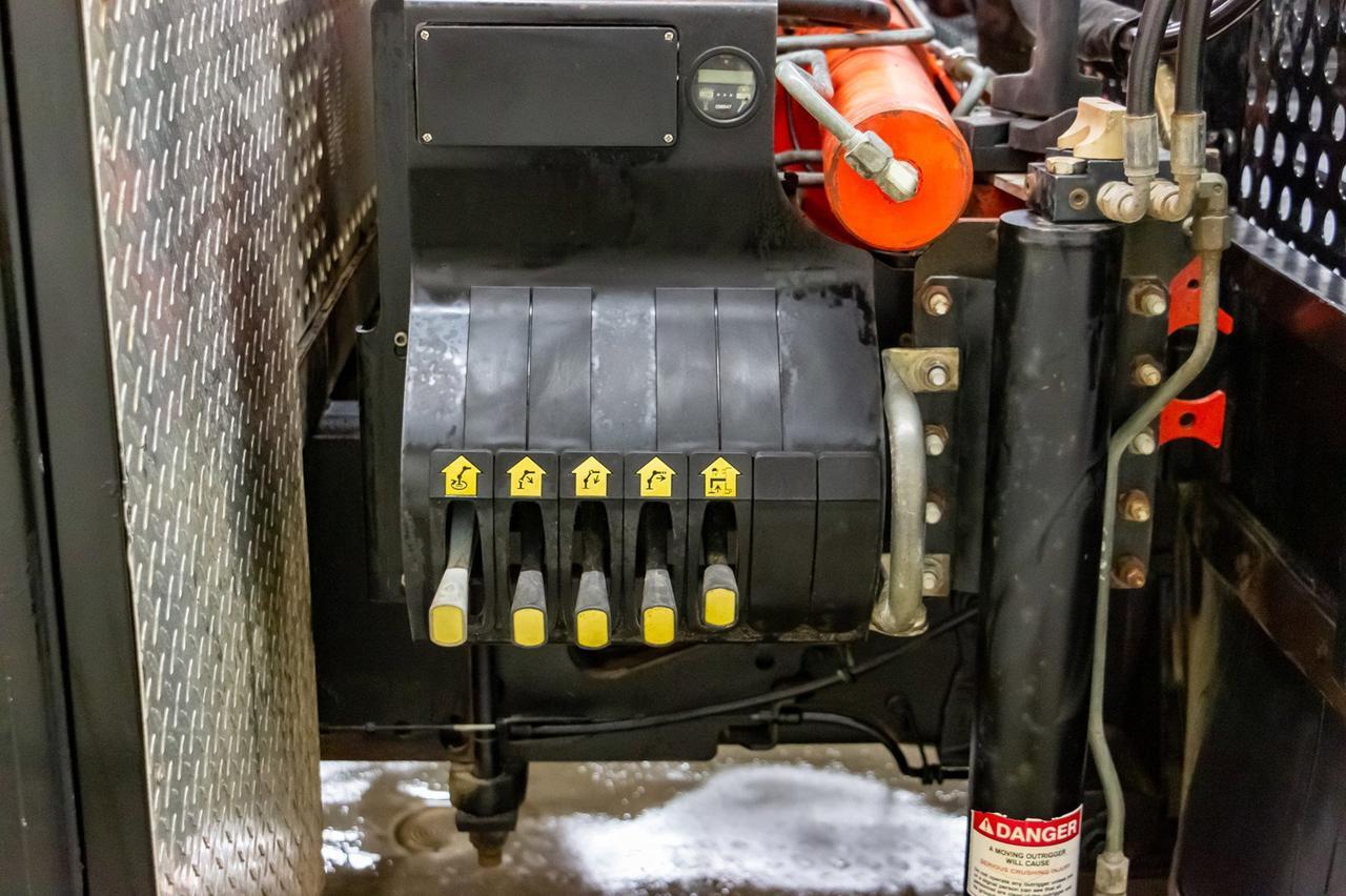 2007 Ford F-550 4x4 Reg Cab XLT Picker Diesel Manual Red Deer AB