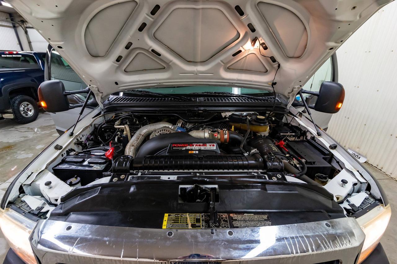 2007 Ford F-550 4x4 Reg Cab XLT Picker Diesel Manual Red Deer AB