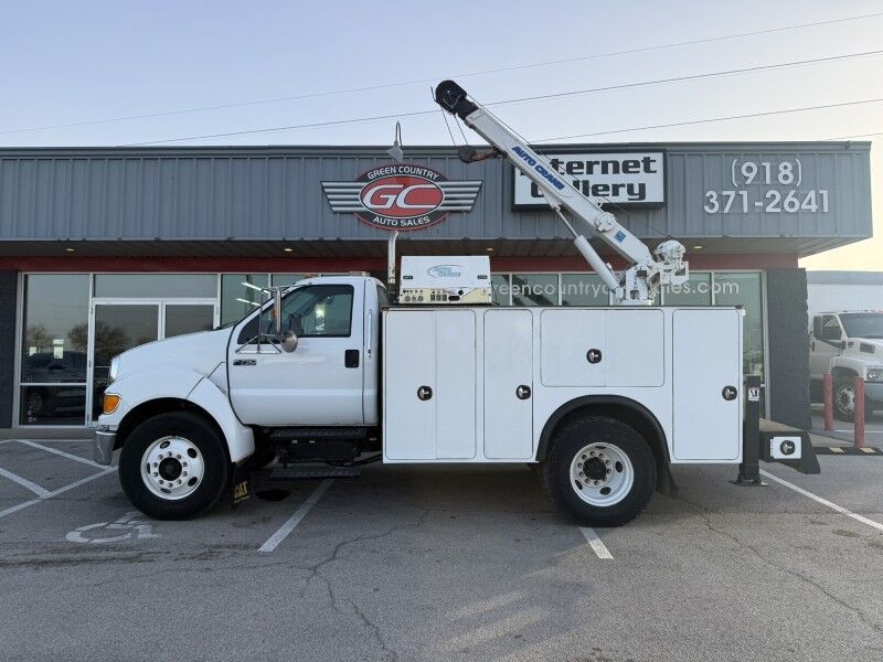 2007 Ford F-750 Utility w/ 84068H Auto Crane