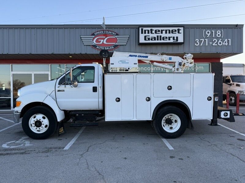 2007 Ford F-750 Utility w/ 84068H Auto Crane